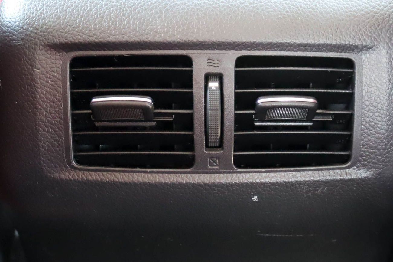 نيسان نافارا Std 2.5L RWD A/T Nissan Navara RWD 2020 GCC Original Paint accident-free, in excellent condition, 10