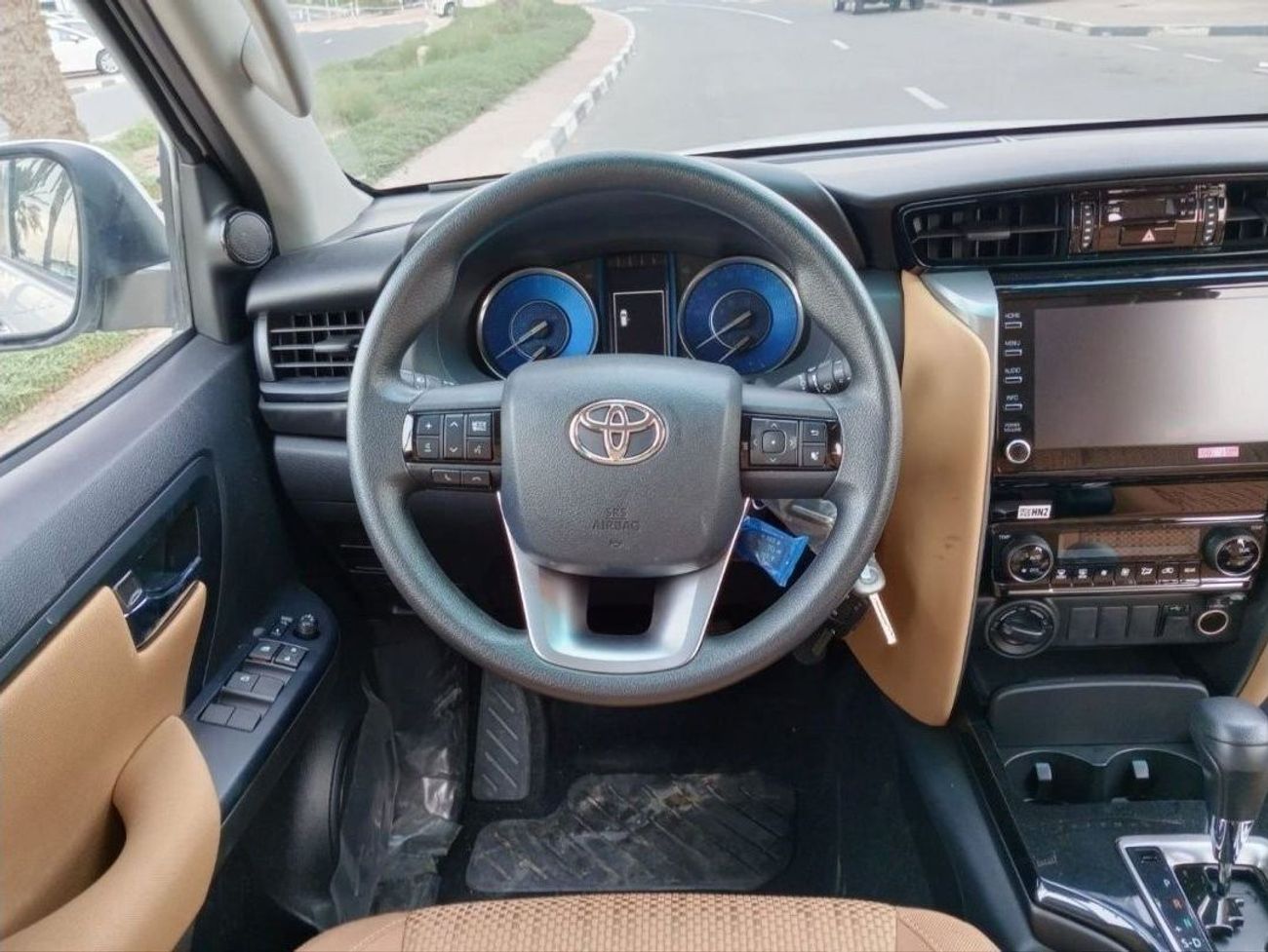 تويوتا فورتونر SR5 2023 A/T 4X4 , V4 2.7L Gasoline suv White color EXPORT ONLY