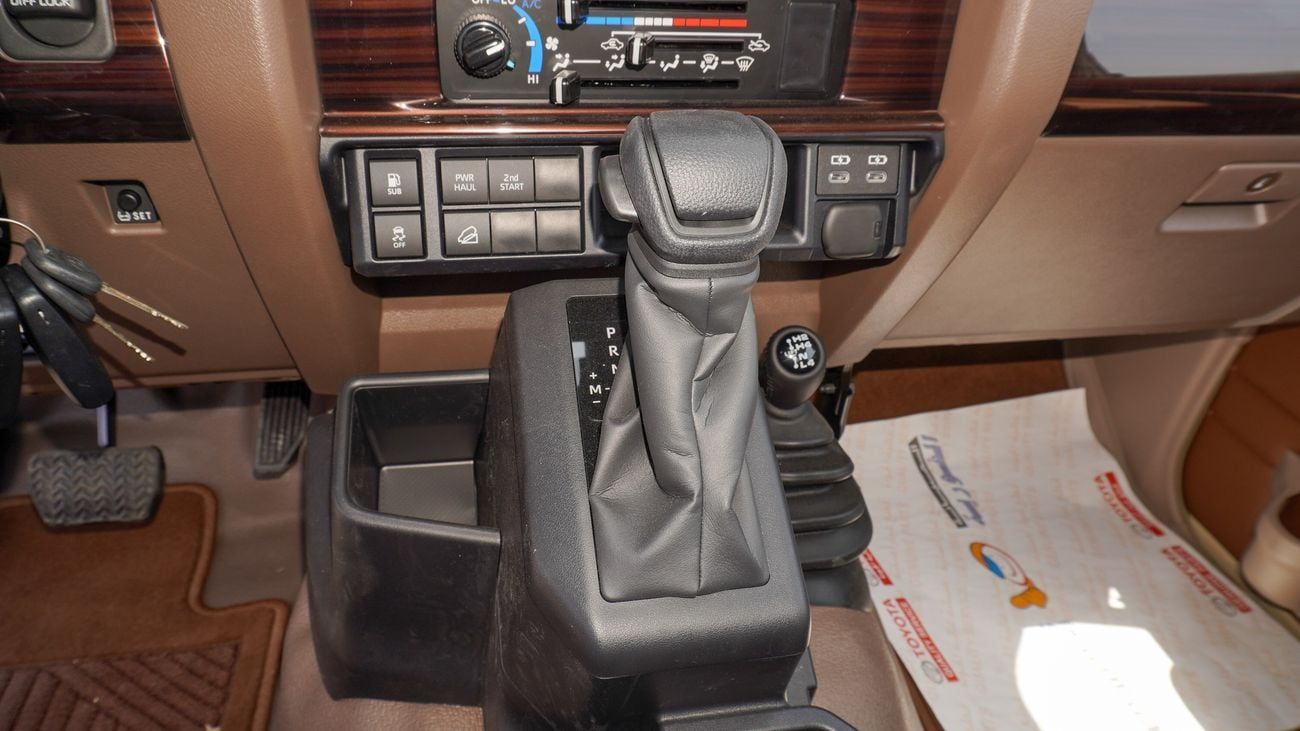 Toyota Land Cruiser Pick Up LX 4.0L V6 Single Cabin A/T