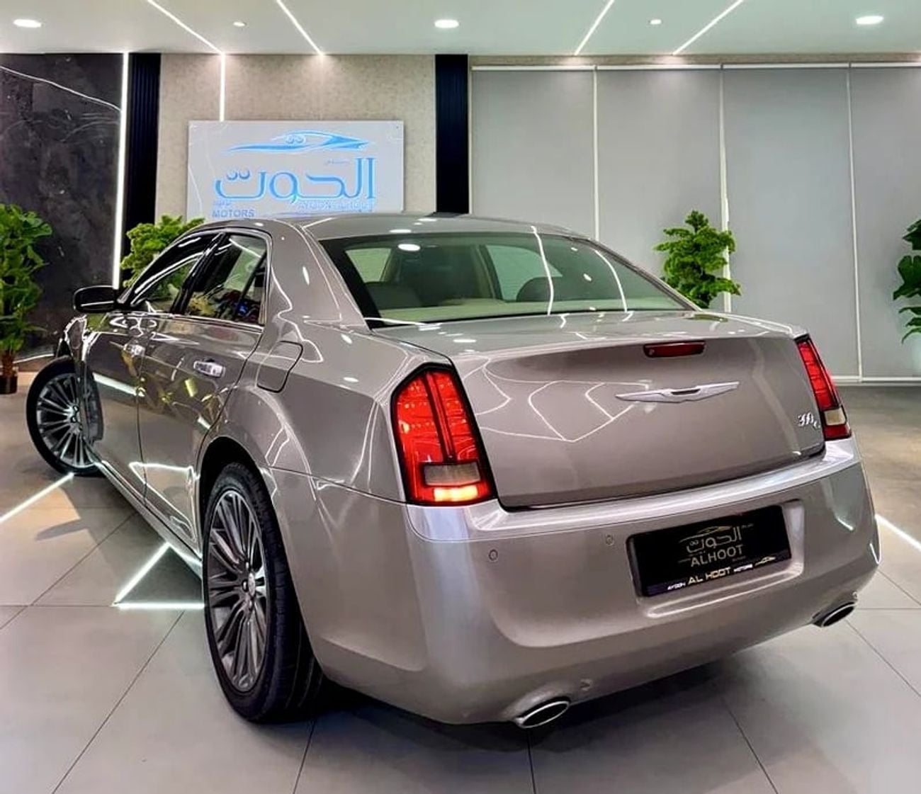 كرايسلر 300C Limited 3.6L || GCC || SPACIOUS AND DEPENDABLE || GREAT || EXCELLENT PERFORMANCE || COMFORT