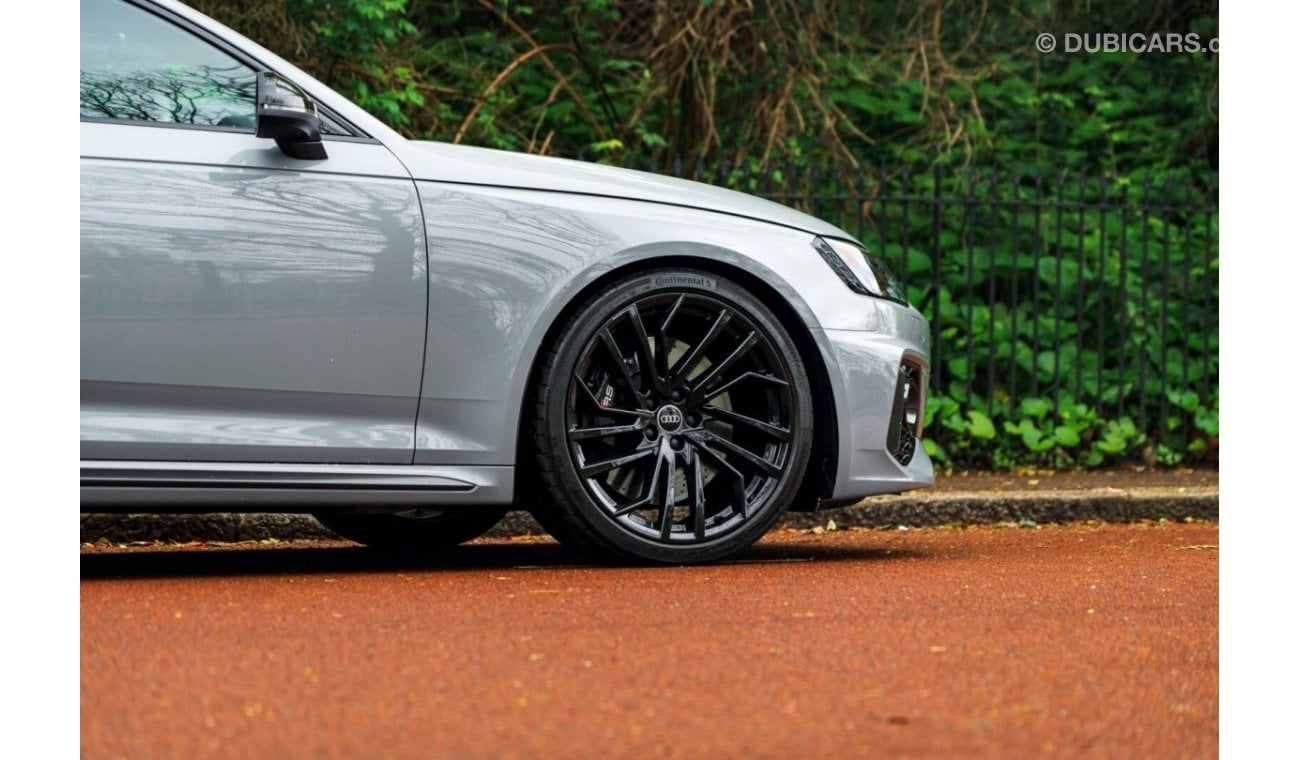 Audi RS4 RS 4 TFSI Quattro Carbon Black 5dr Tiptronic 2.9 | This car is in London and can be shipped to anywh