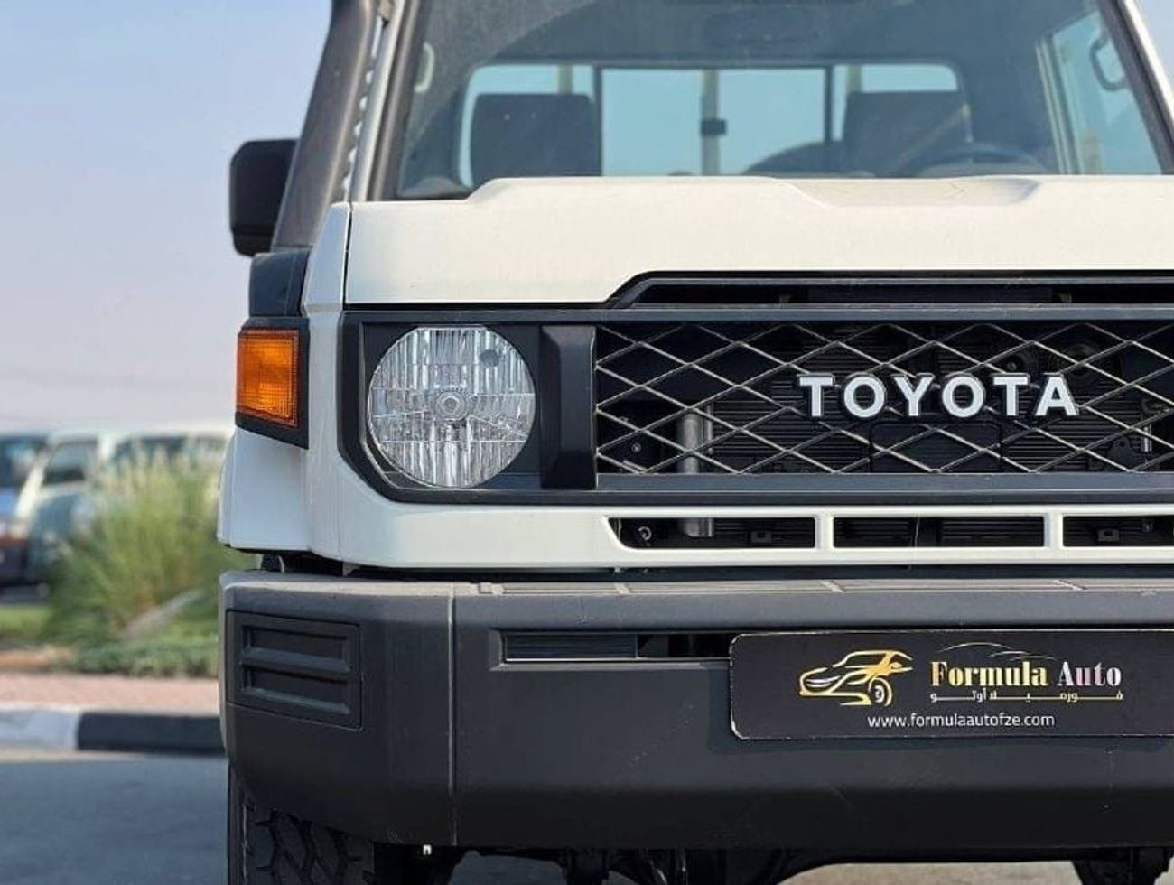 Toyota Land Cruiser Pick Up LC79 S/C 4.5L V8 DSL M/T //2024// STANDER OPTION WITH COOL BOX , AIR COMPRESSOR , WIRELESS CHARGER /