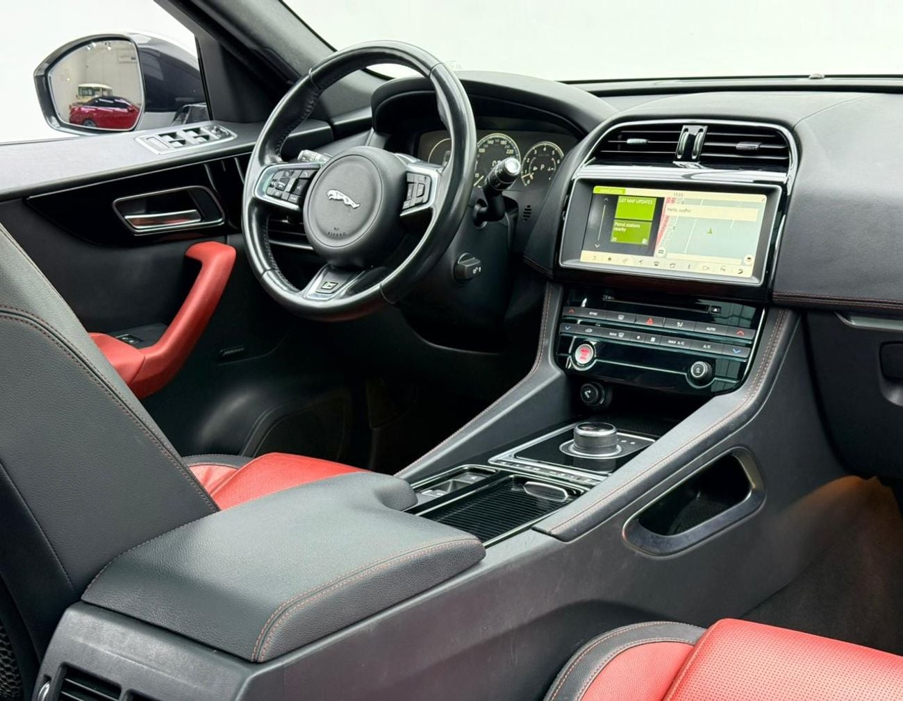 Jaguar F-PACE 2017 Jaguar F-Pace R-Sport, Full Service History, Excellent Condition, GCC