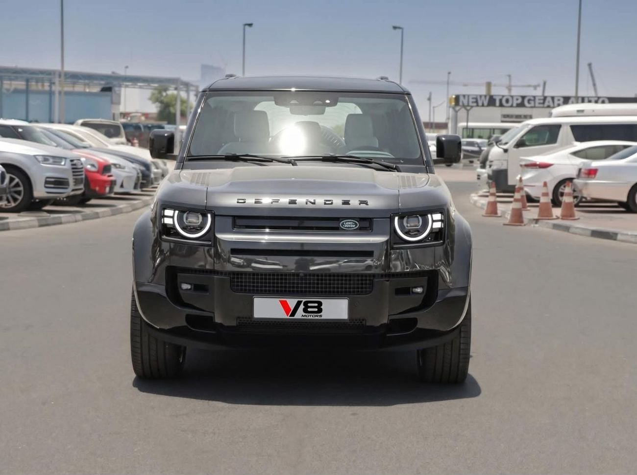 Land Rover Defender 110 3.0L 6Cyl . Automatic . Patrol . SUV/Crossover . All Wheel Drive . 5 Seats . 5 Door Land Rover Defender 110 2026 Automatic 0 Km 6 Cylinder Four Wheel Drive (4WD) SUV Carpathi