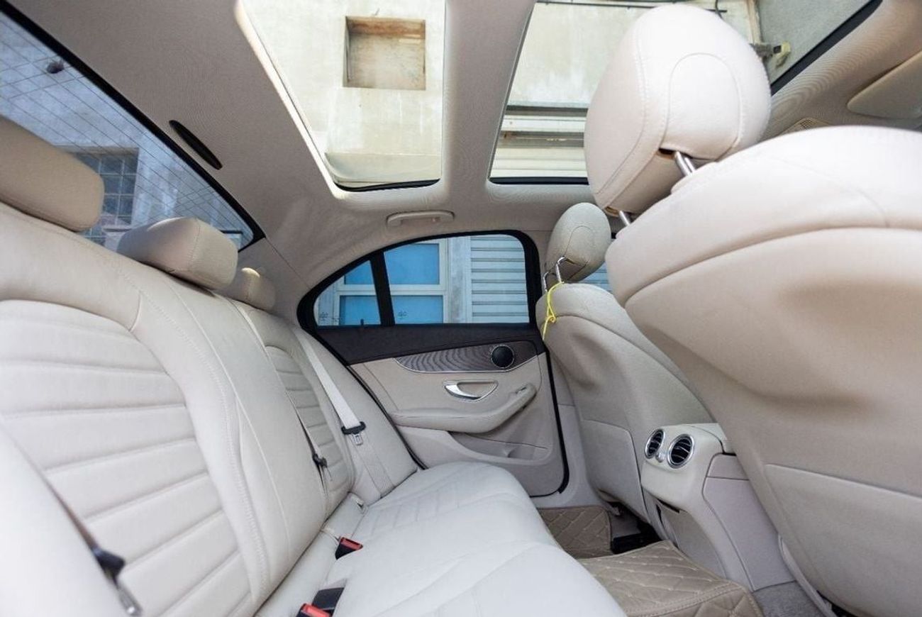 Mercedes-Benz C 200 Mercedes-Benz C200 AMG Pack 2017 GCC under Warranty with Flexible Down-Payment.