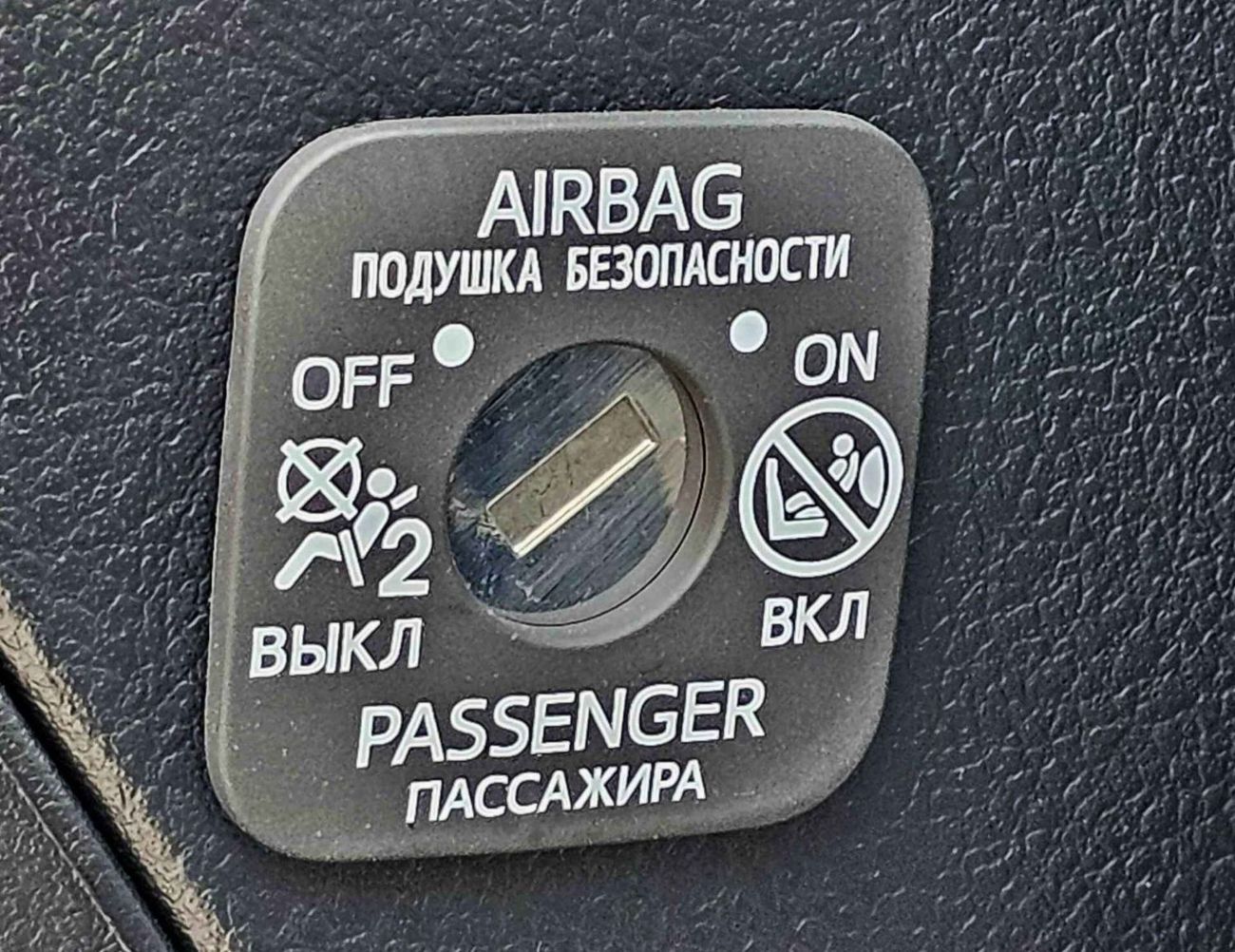 تويوتا هيلوكس NARROW BODY DOUBLE CABIN / 2.4L M/T DIESEL / REAR CHROME BUMPER / DIFF-LOCK (CODE # GLX-G2)