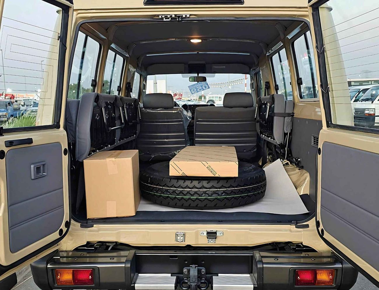 Toyota Land Cruiser 70 4.5L DIESEL / V8 / M/T / BASIC 3 DOOR / 4WD (CODE # 68082)