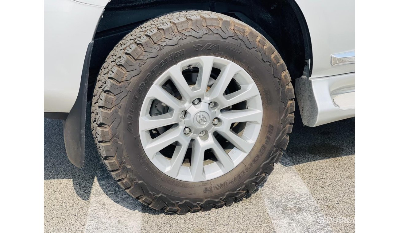 Toyota Prado TOYOTA PRADO DIESEL ENGINE 2.8 MODEL 2017 FULL OPTION SEVEN SEATER