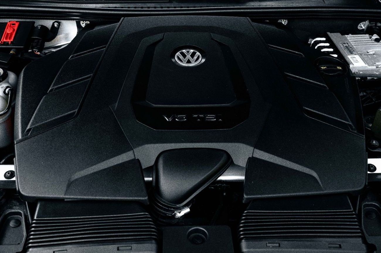 فولكس واجن طوارق R-لاين | 3,329 P.M  | 0% Downpayment | Under Warranty!