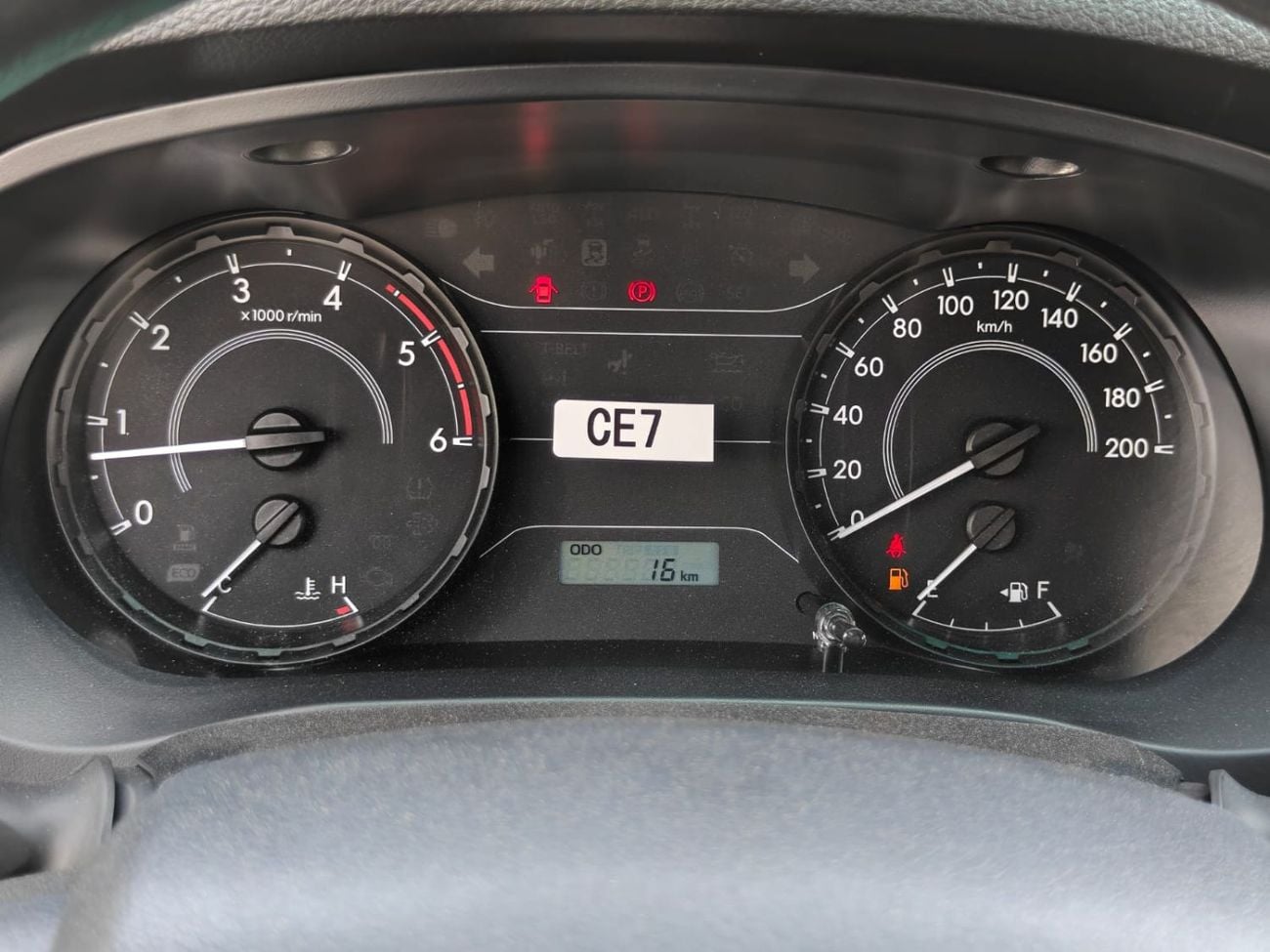 تويوتا هيلوكس 2026 Toyota Hilux white/red 2.4L diesel manual GCC spec mid option