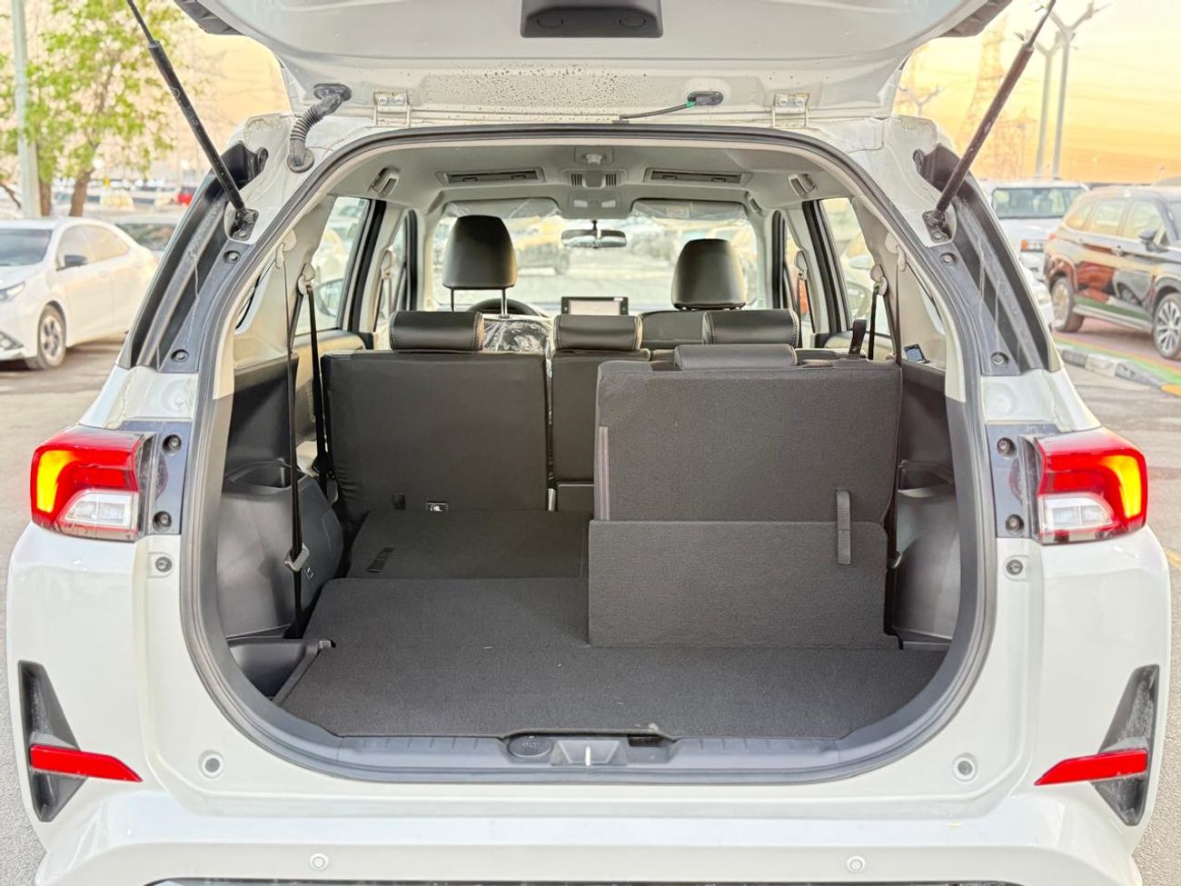 تويوتا فيلوز VELOZ - V Full Option 1.5L 4 Cylinders - 7 Seats 2025 Model