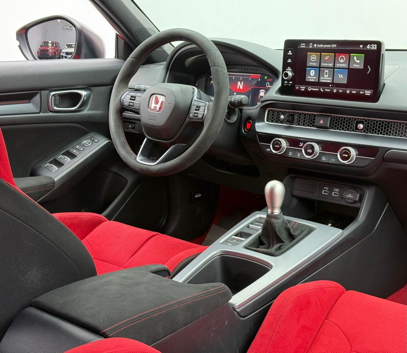 هوندا سيفيك تايب آر 2.0L MT 2023 Honda Civic Type R ,Honda Warranty+Service Contract ,Full Honda Service history ,GCC