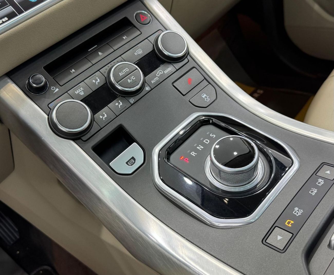 لاند روفر رانج روفر إيفوك 2015 Range Rover Evoque, Full Agency Service History, Excellent Condition, GCC