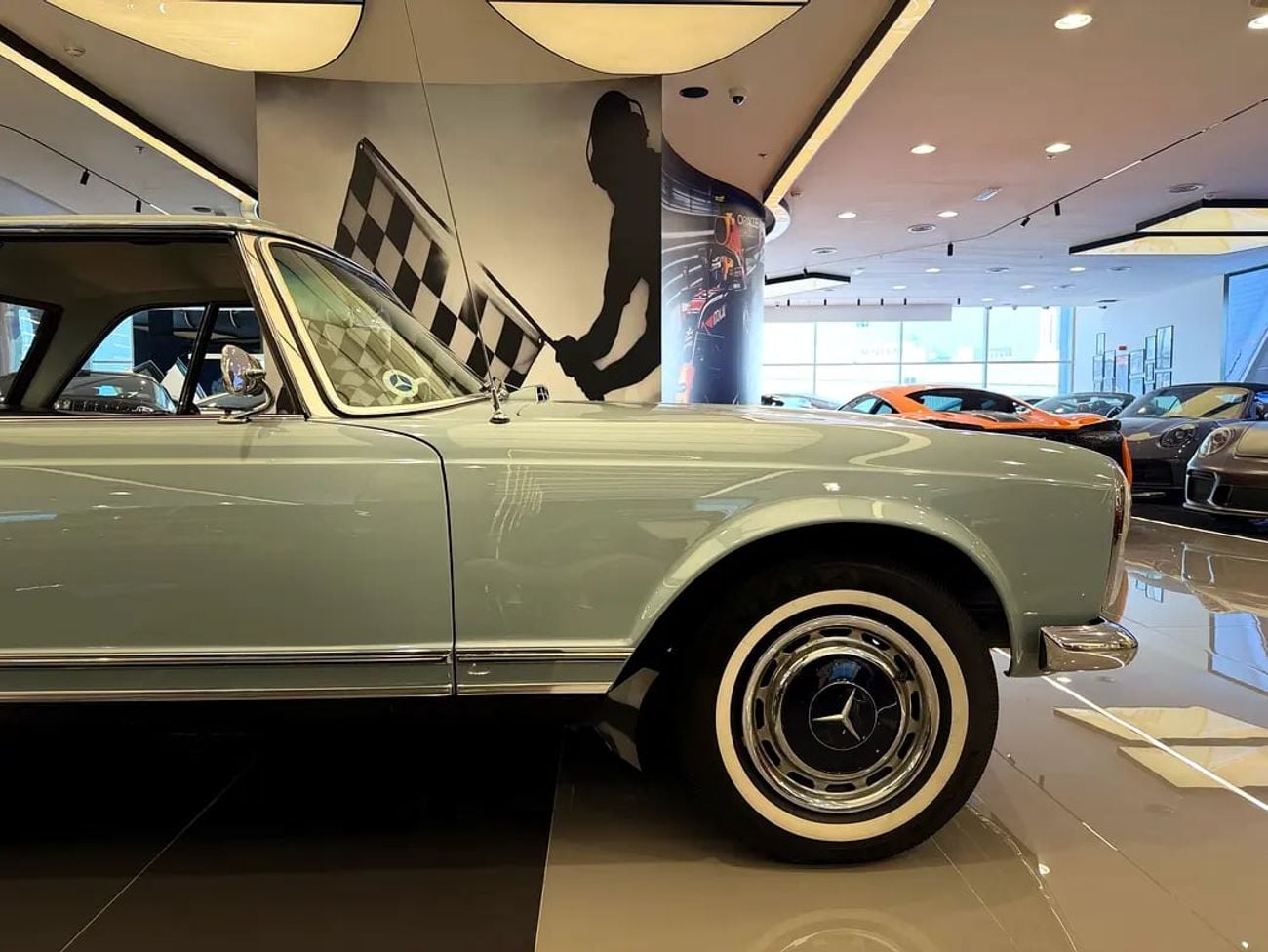 Mercedes Benz SL 280 Pagoda (W113) - Japanese Specs