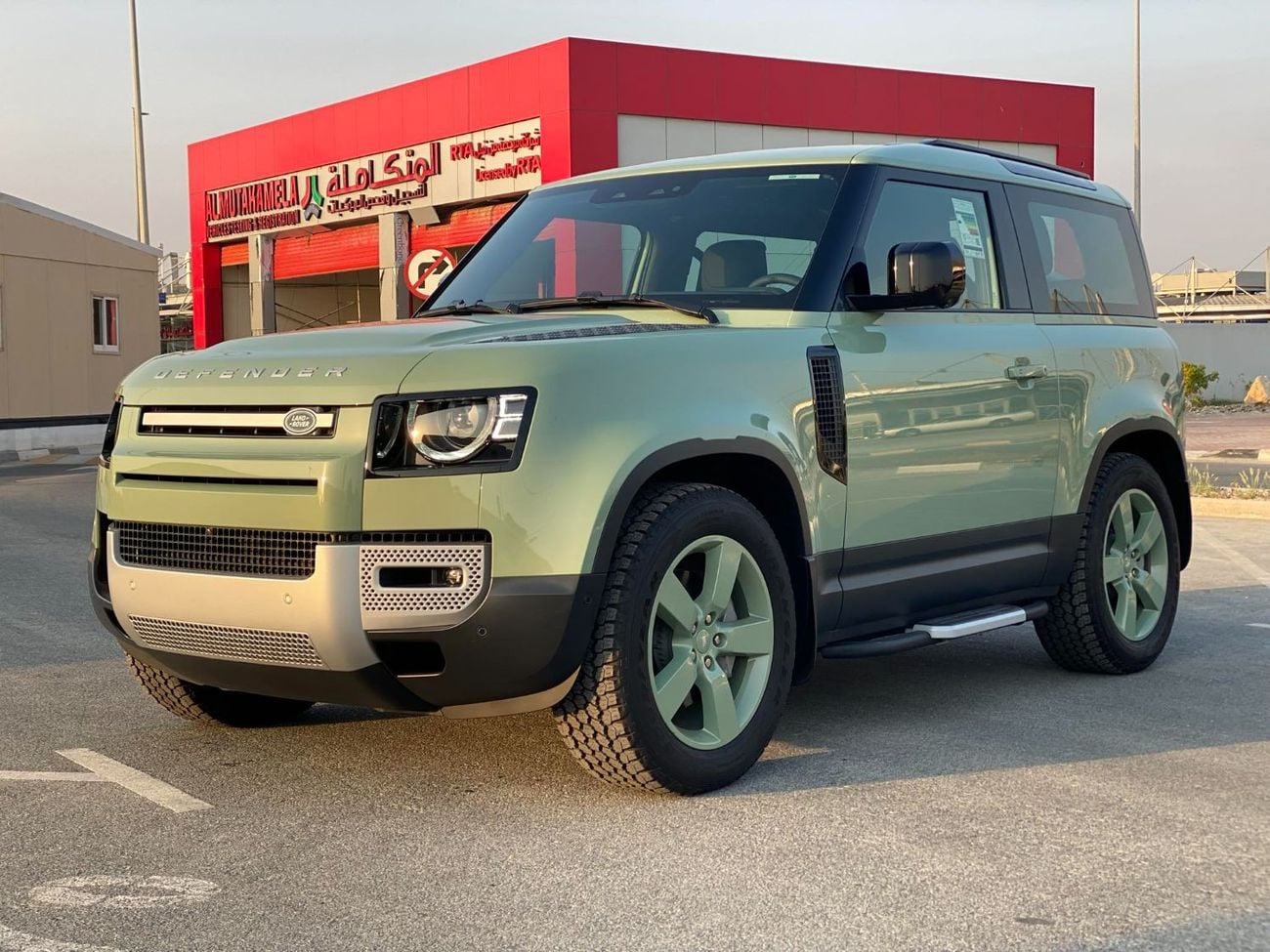 لاند روفر ديفندر P400 90 HSE 3.0L (5 Seater)