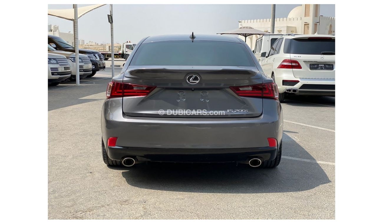 لكزس IS 200 لكزس is 200 t وارد امريكا بحاله ممتازه