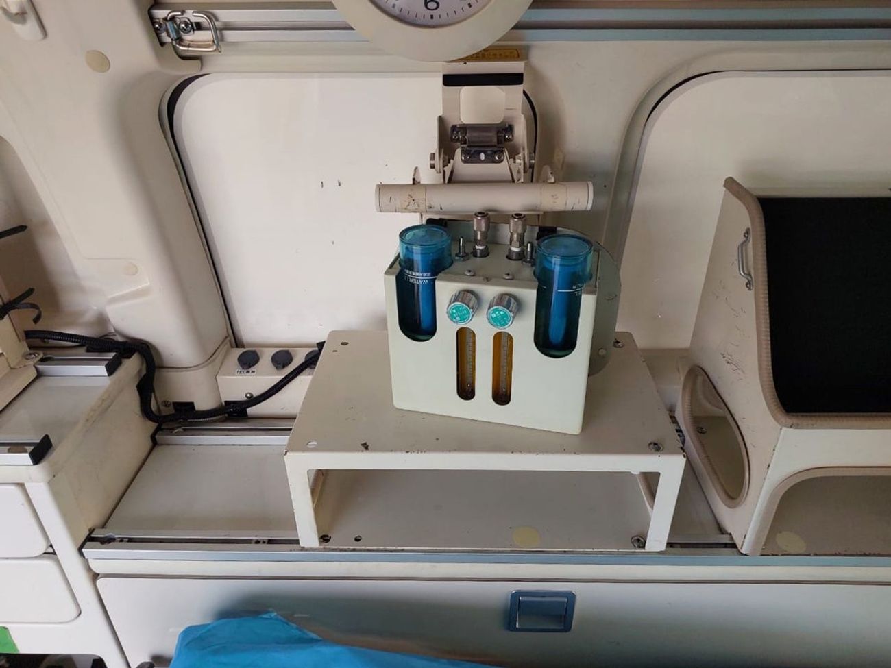 Toyota Hiace TOYOTA HIACE VAN AMBULANCE RHD 2015 MODEL 2.7 L PETROL AUTOMATIC(PM15632)