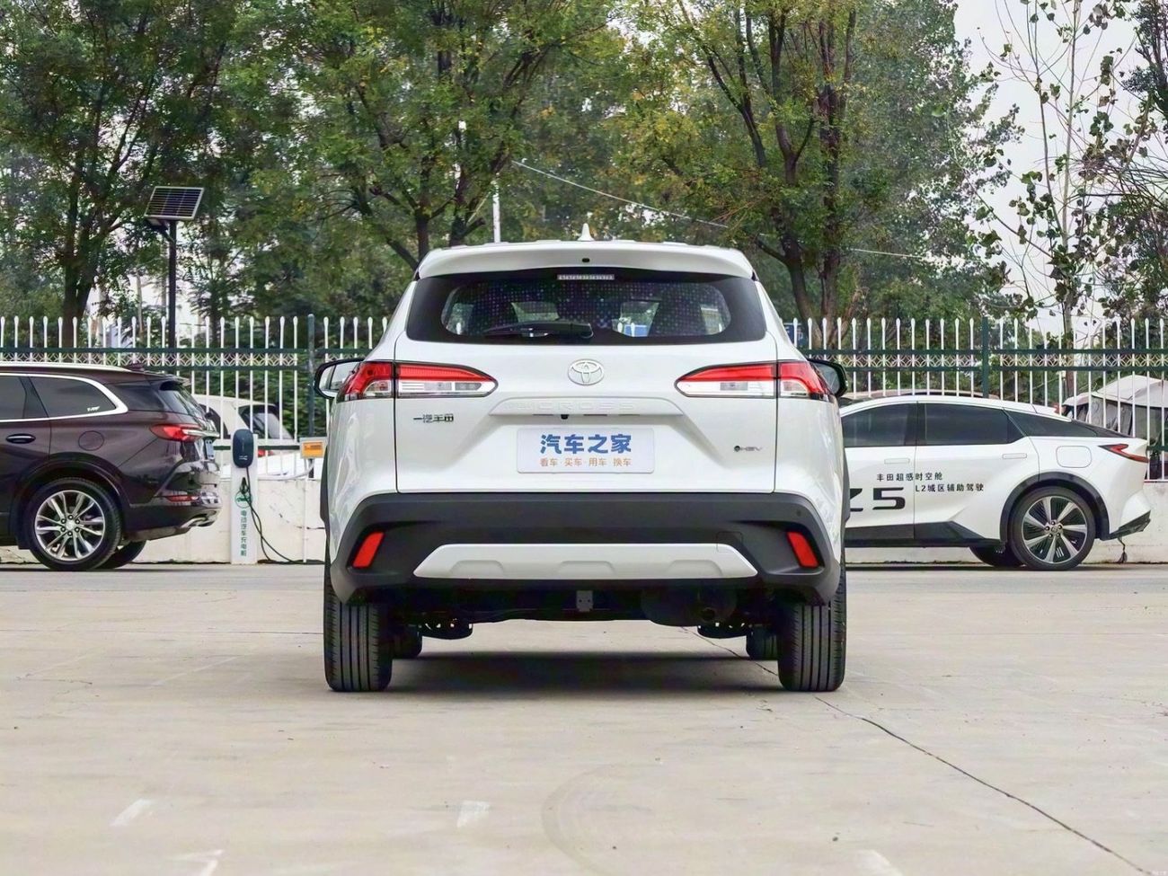 تويوتا كورولا كروس 1.8L XL (HEV)