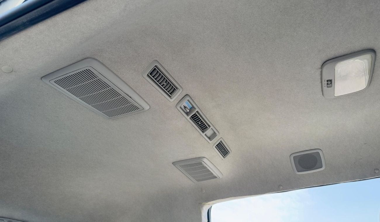 Toyota Hiace EXCELLENT CONDITION | NUDGE BAR | RHD | 2017 | 3.0L DIESEL ENGINE | MANUAL TRANMISSION | 14 SEATERS