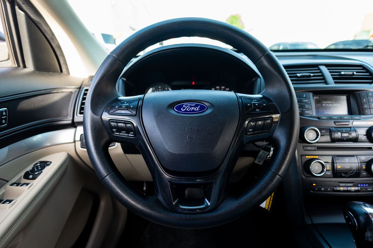 Ford Explorer Std 3.5L 4WD