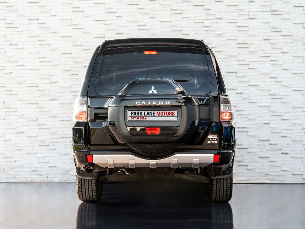 Mitsubishi Pajero GLS Base 3.5L (7 Seater)