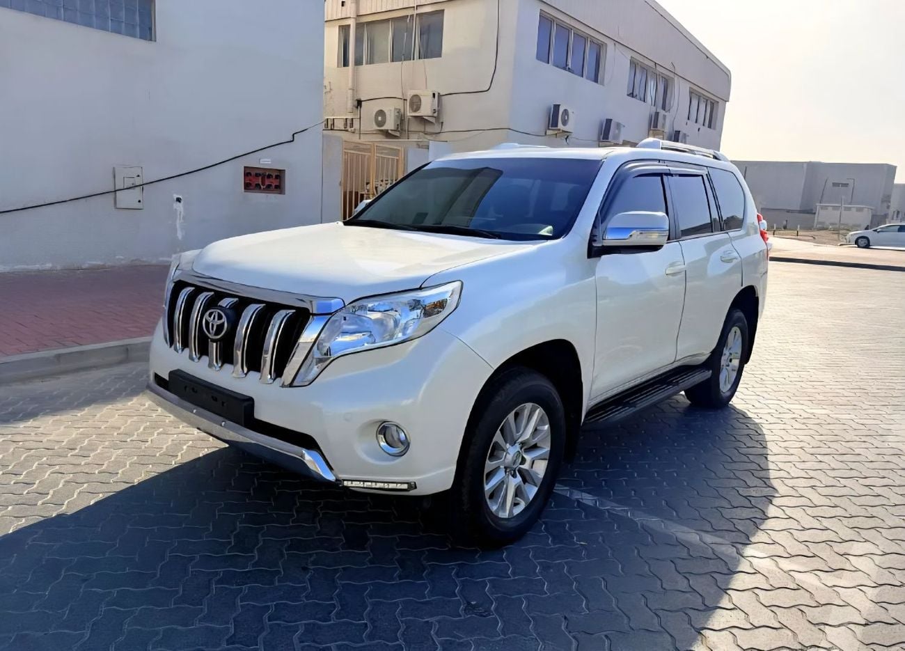 تويوتا برادو LHD VXR (Top of the Option) 2.7 V4 2TR Petrol engine Automatic Gear 4WD 7 Seats 5 Doors