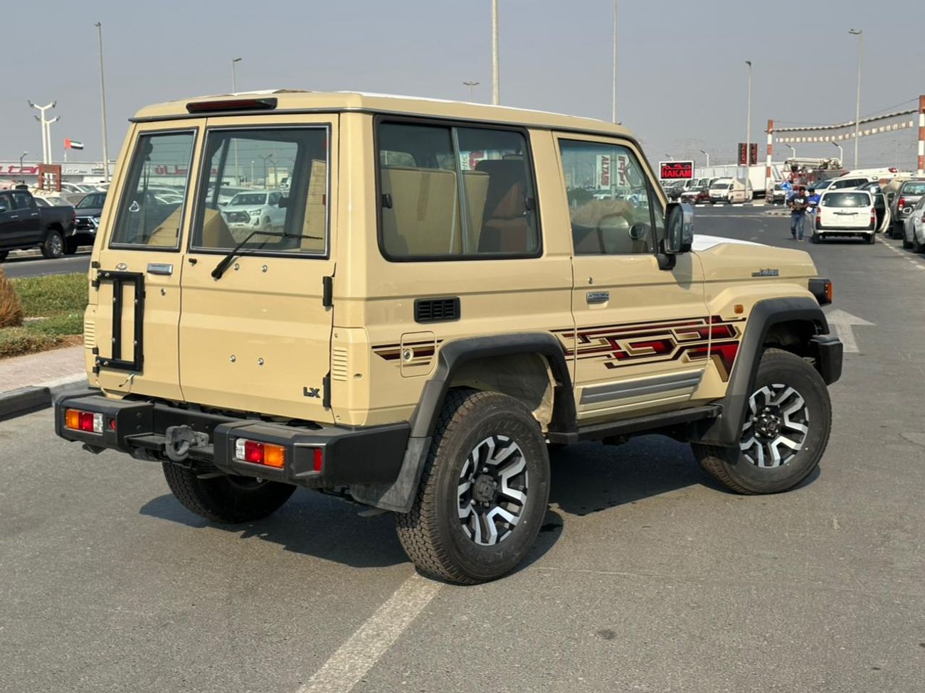 تويوتا لاند كروزر 70 2024 LC71 4.0 LX-Z  Beige/TAN
