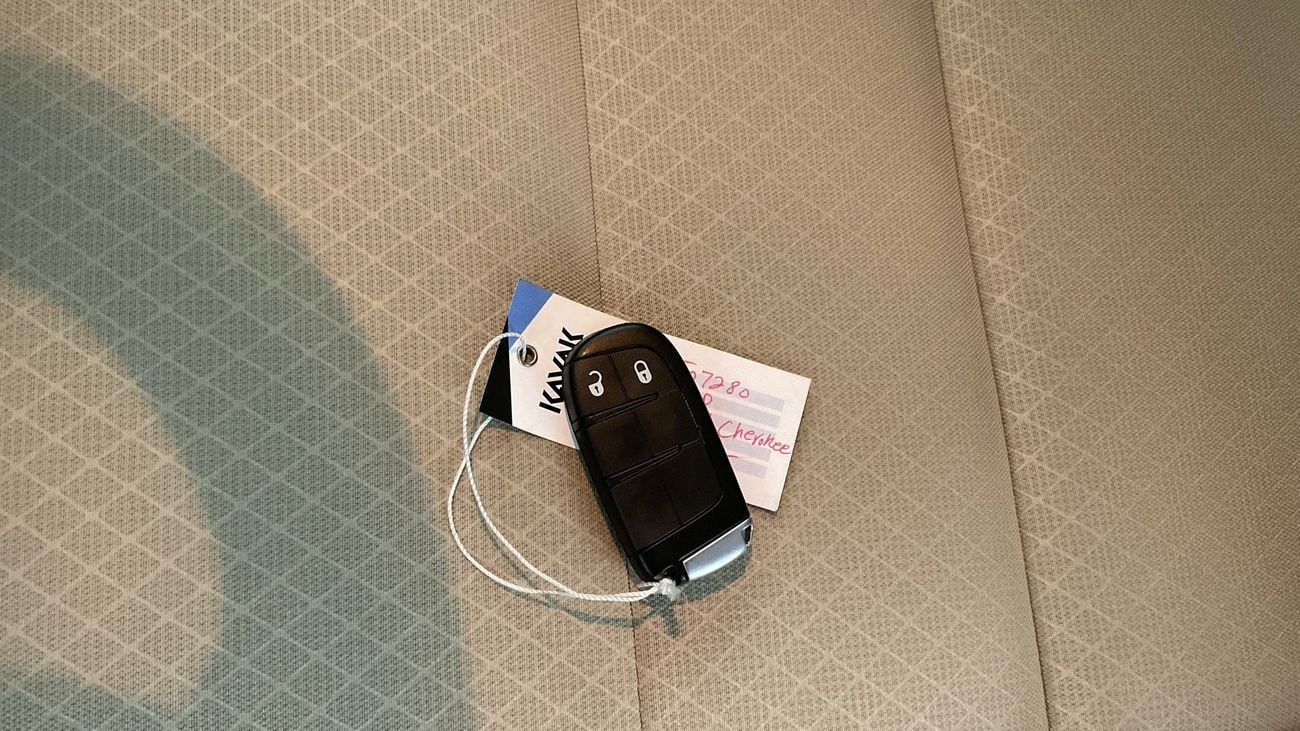 جيب جراند شيروكي Laredo | upto AED 20,000 Ramadan Discount | شامل الضمان | 0 ﺪﻔﻋﺓ ﺃﻮﻟﻯ