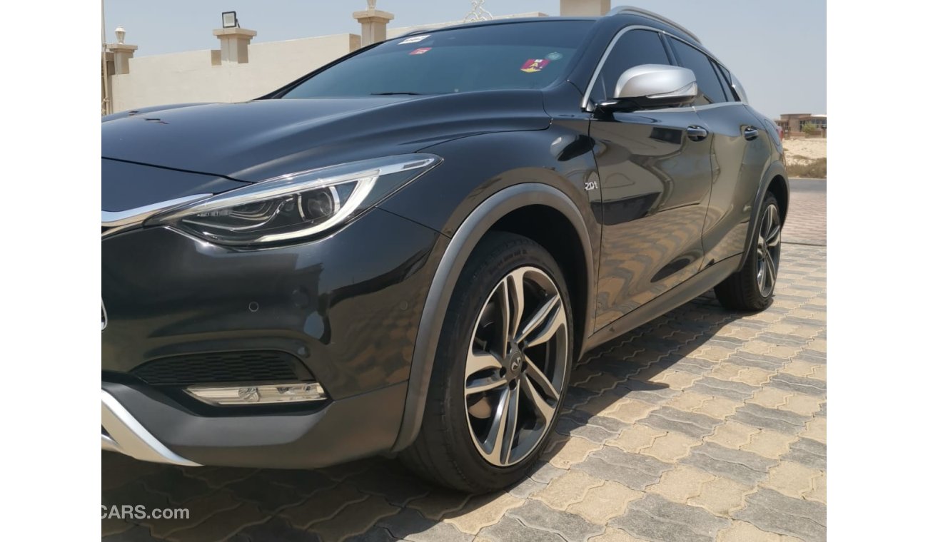 Infiniti QX30