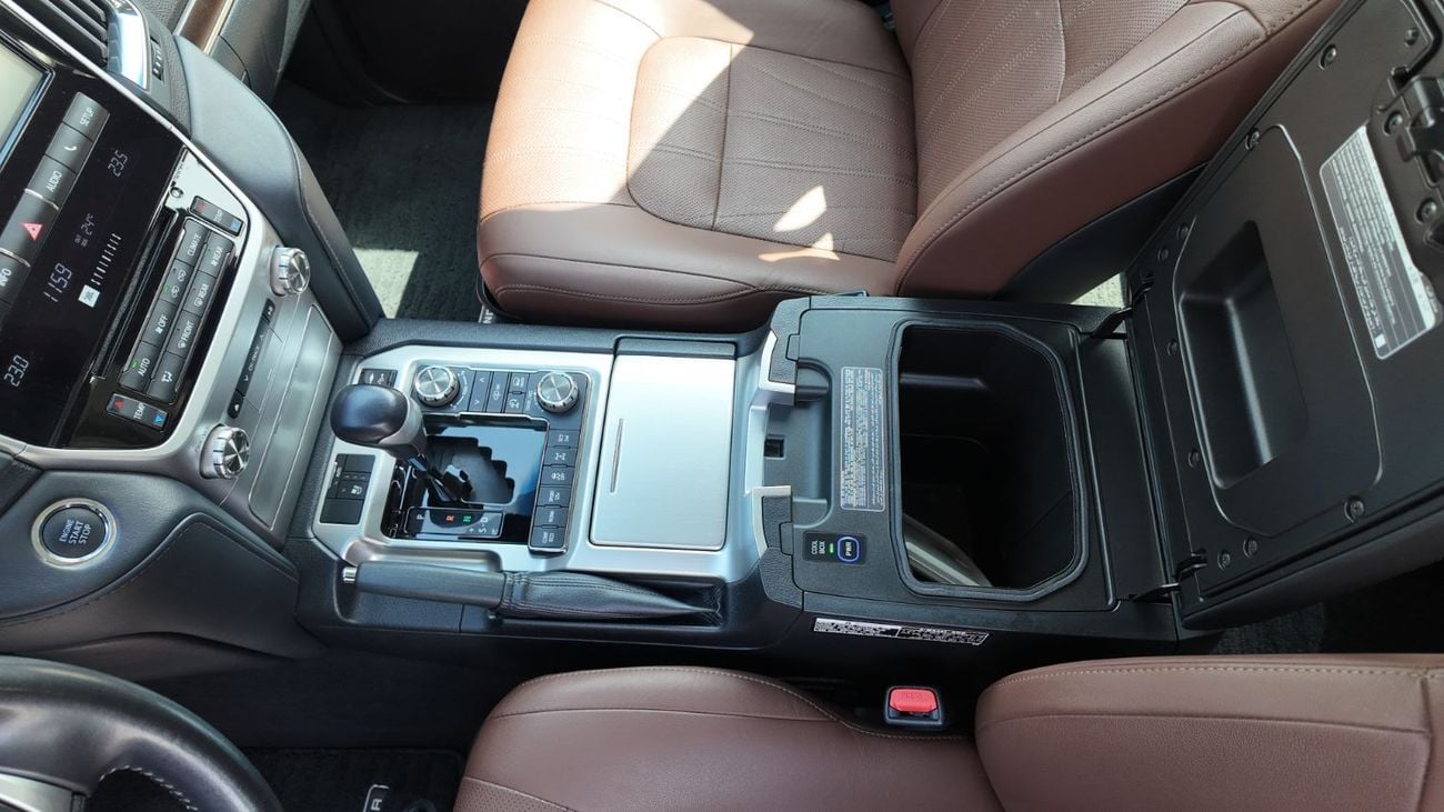 Toyota Land Cruiser VXR 5.7L 4WD TOYOTA LAND CRUISER VXR GRAND TOURING S 5.7L 4WD