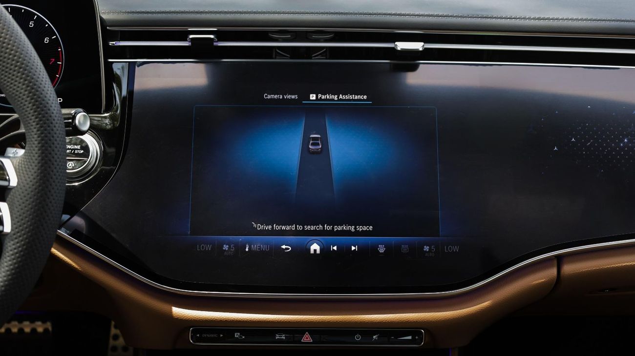 مرسيدس بنز E300 AMG EQ Boost 2.0T RWD 2026 GCC 0Km With 2 Years Unlimited Mileage Warranty @Official Dealer