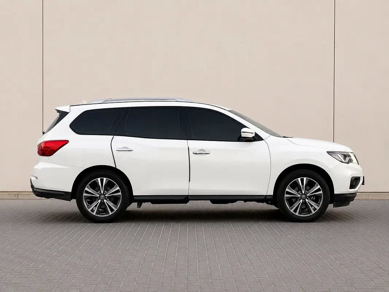 Nissan Pathfinder 873 P.M | SL | GCC Specs | Low Mileage | Family SUV