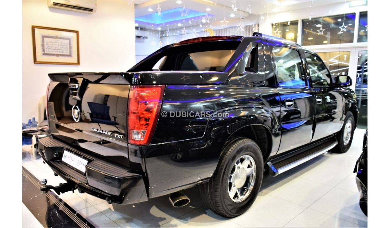 كاديلاك إسكالاد AMAZING Cadillac Escalade EXT 2004 Model! Black Color GCC Specs