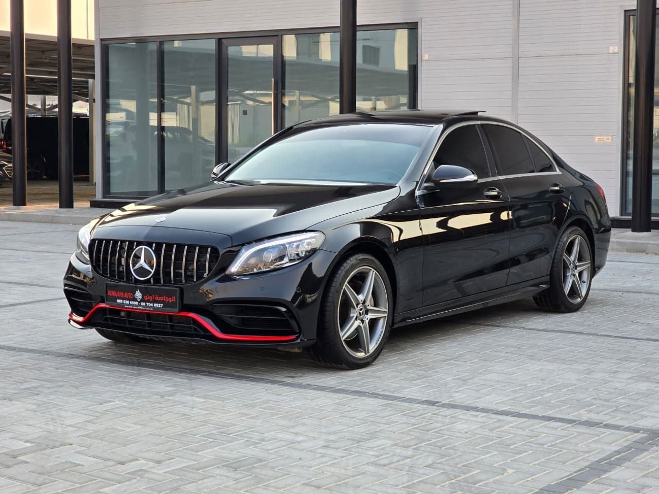 مرسيدس بنز C 200 كوبيه مرسيدس 2015  الممشى: 159,000 كم  بحالة جيدة وجاهزة للاستخدام  السعر: 43,000 درهم إماراتي للتواصل وال