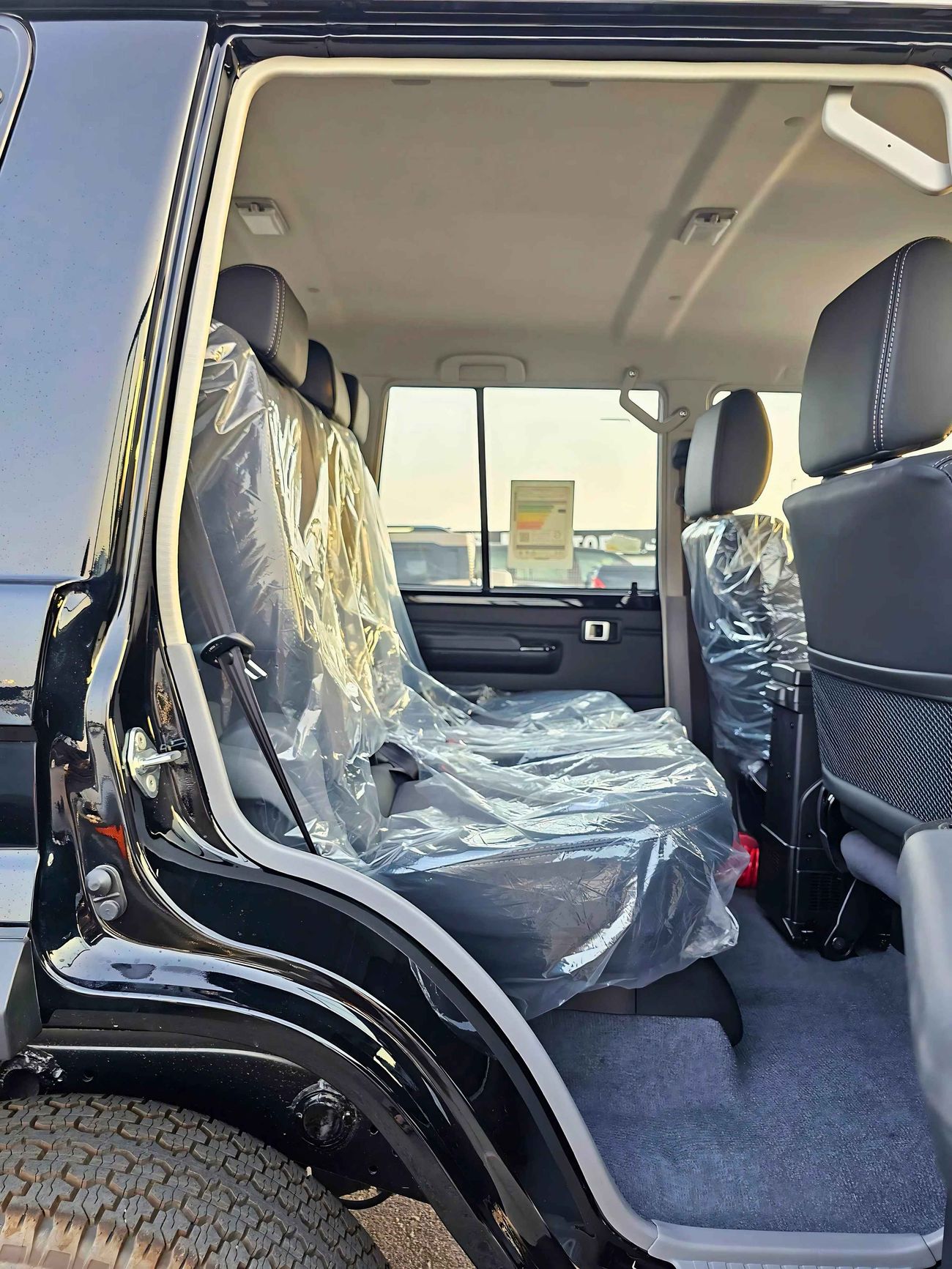 Toyota Land Cruiser 70 LC76  / A/T / 2.8L V4 DIESEL / WINCH SNORKEL / DVD CAMERA / HIGH OPTION / CODE # LX-Z