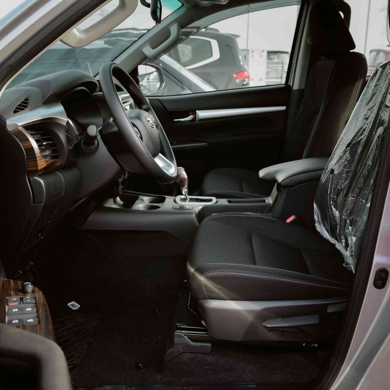 تويوتا هيلوكس GLX AT 2.7L