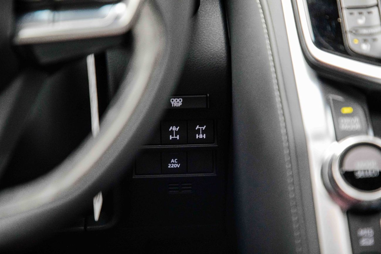 تويوتا لاند كروزر GRS 3.5L - Black Inside Maroon | Export Only