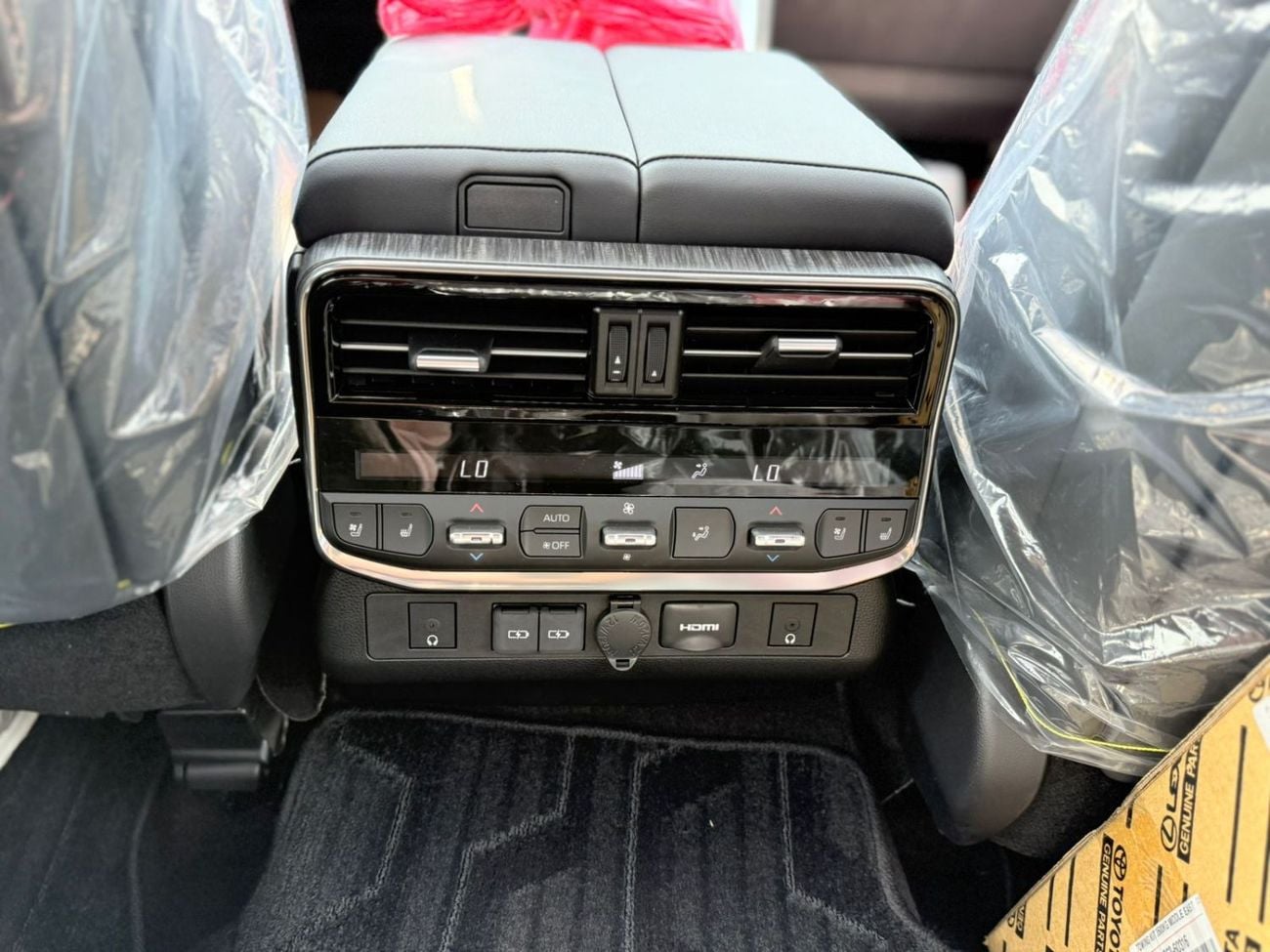 Toyota Land Cruiser LAND CRUISER VXR . A/T . Petrol 3.5L Twin Turbo 4x4 . 7 Seats 2026 Model