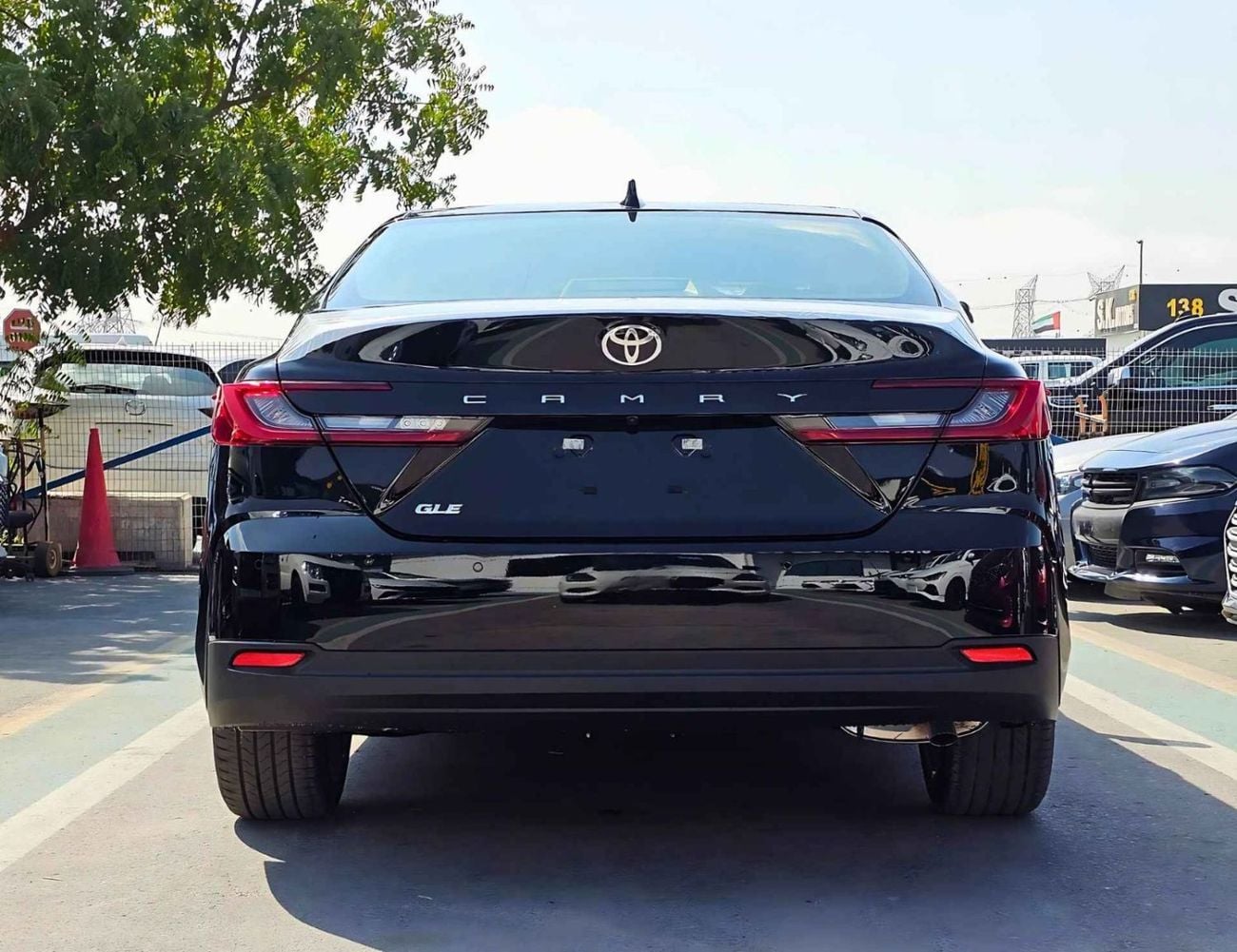 Toyota Camry GLE || 2.5L PETROL / RADAR / PANORAMIC ROOF / LEATHER WITH PWR SEATS (CODE # CGLER)
