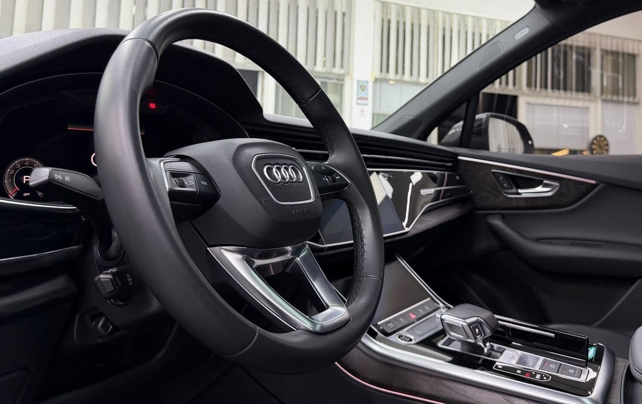 أودي Q7 55 TFSI S-LINE LUXURY 55 TFSI quattro S-Line 3.0L