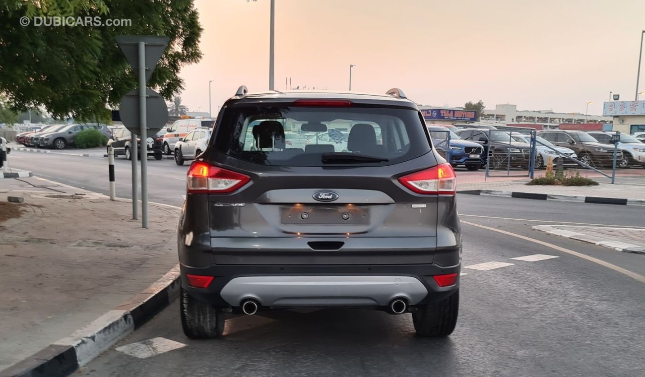 Ford Escape SE Ecoboost 2016 GCC Perfect Condition