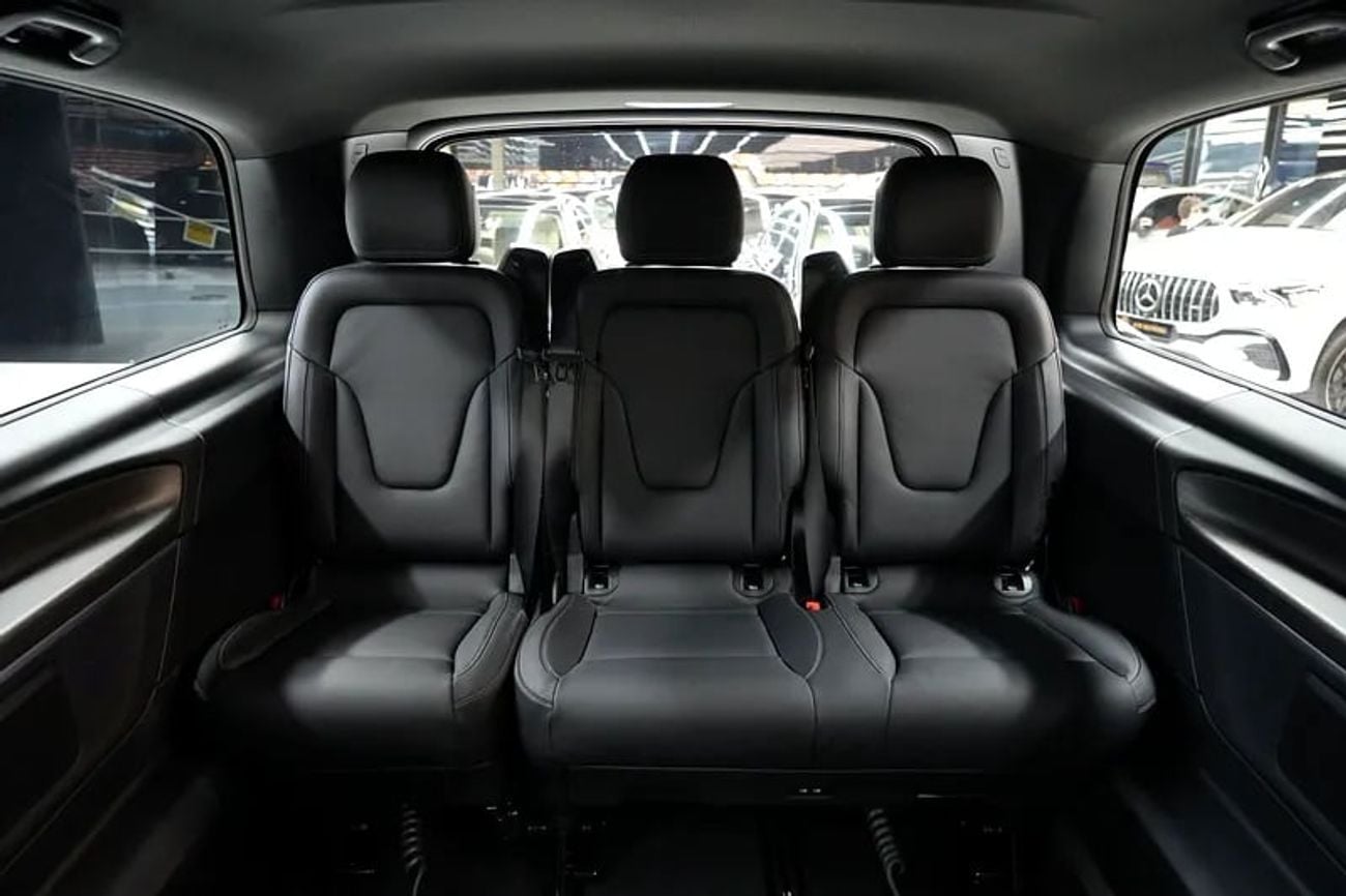 مرسيدس بنز V 300 Mercede-Benz V 300 AVANTGARDE | GCC 0km | Agency Warranty | 360 View | 64 colors Ambeint Lights