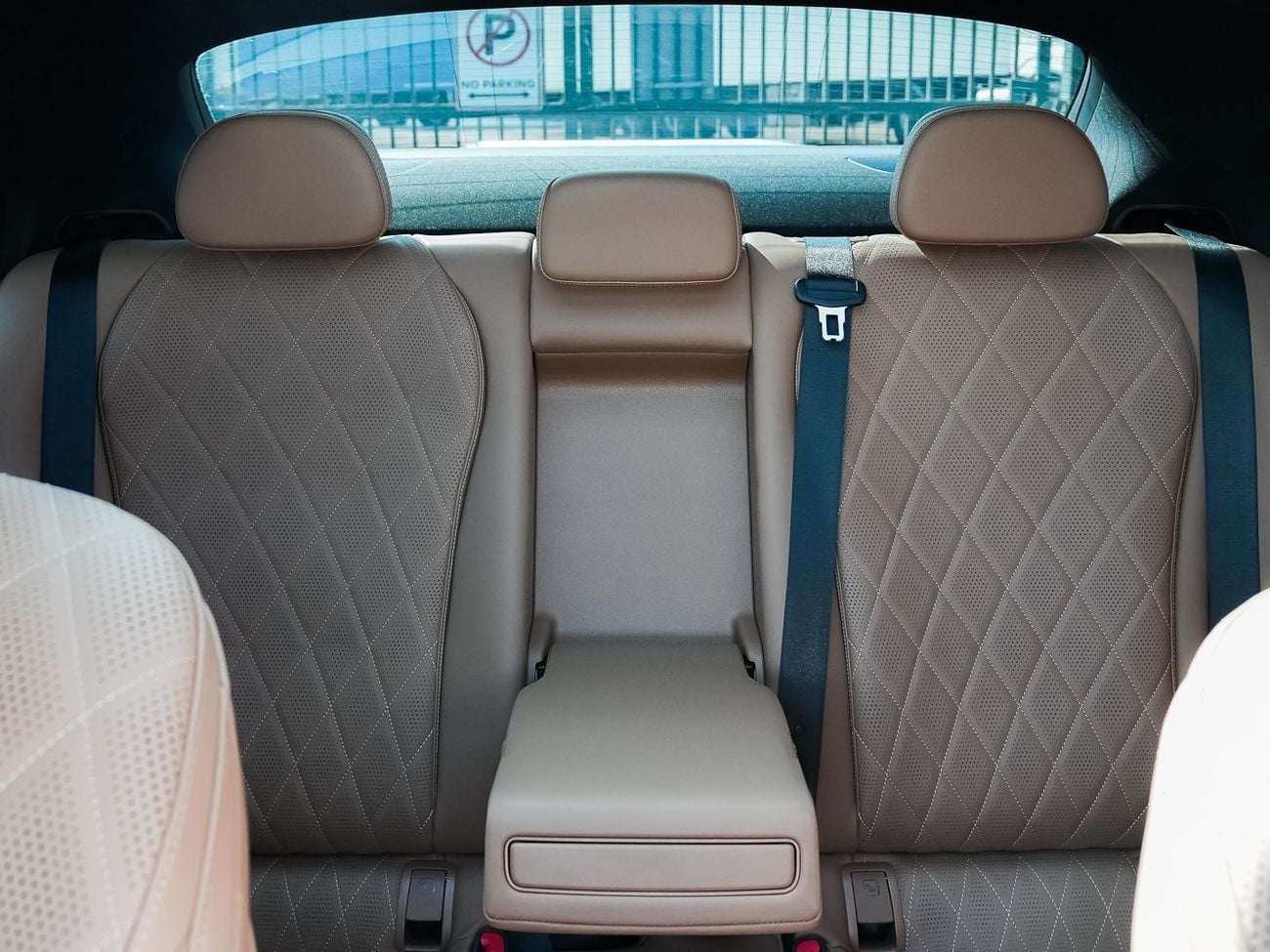 مرسيدس بنز E200 AMG 2.0L 2024 (German Specs) Full Edition