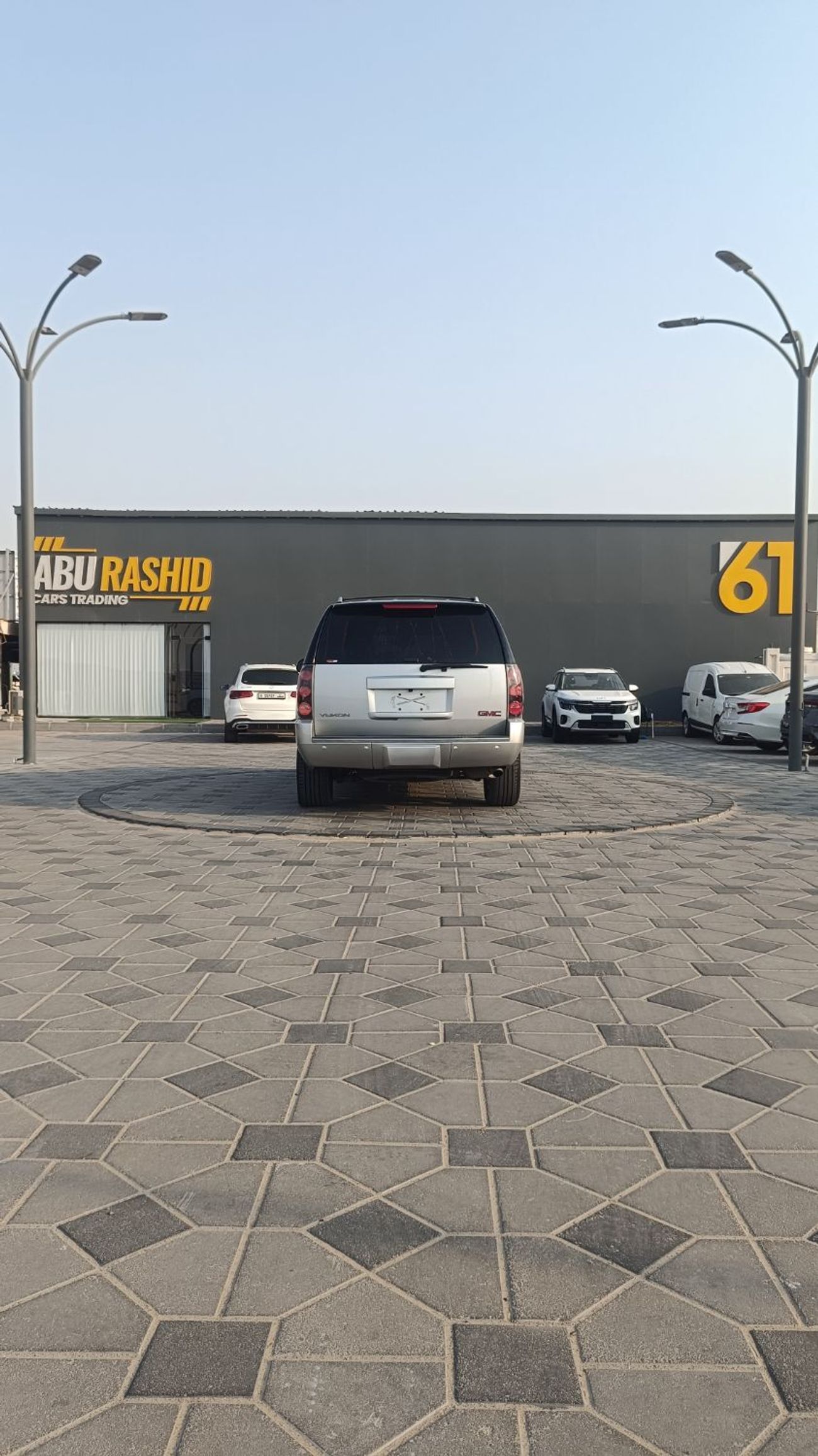 GMC Yukon SLE 5.3L 4WD (8 Seater)