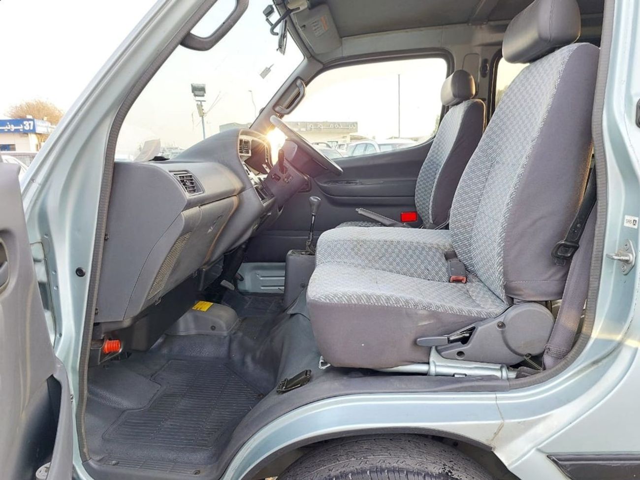 Toyota Hiace TOYOTA HIACE VAN RHD 2001 MODEL 2.0 L PETROL MANUAL(PM04631)