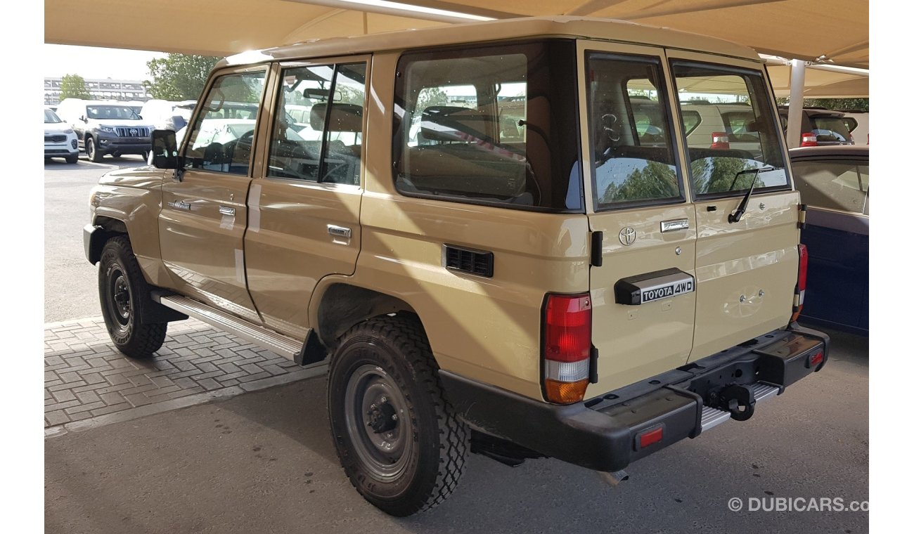 Toyota Land Cruiser 4.2 L Hardtop 9 seater -  2018