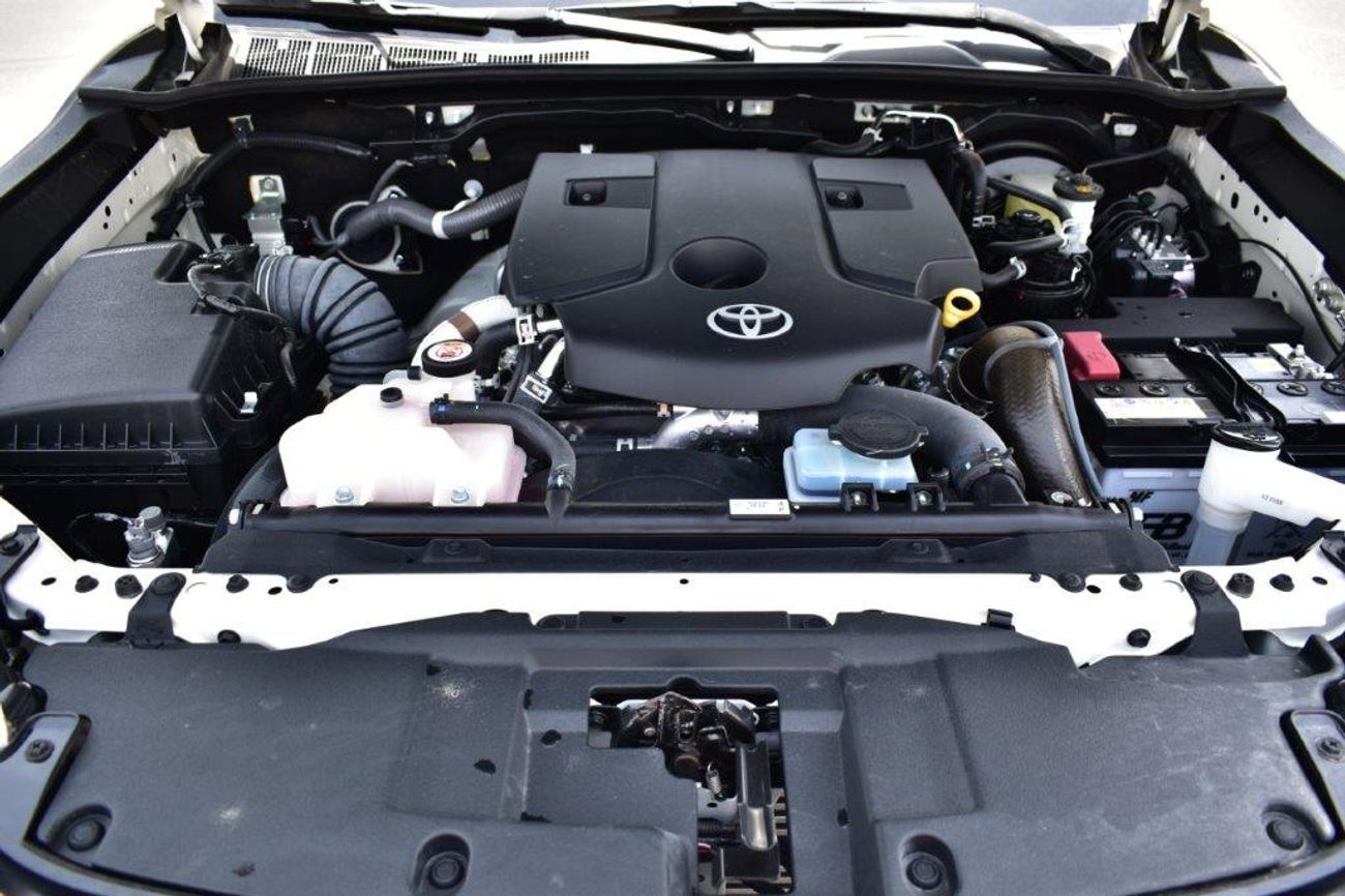 Toyota Hilux GL Short LTD 2.4L 4X2 DIESEL MANUAL 2.4L