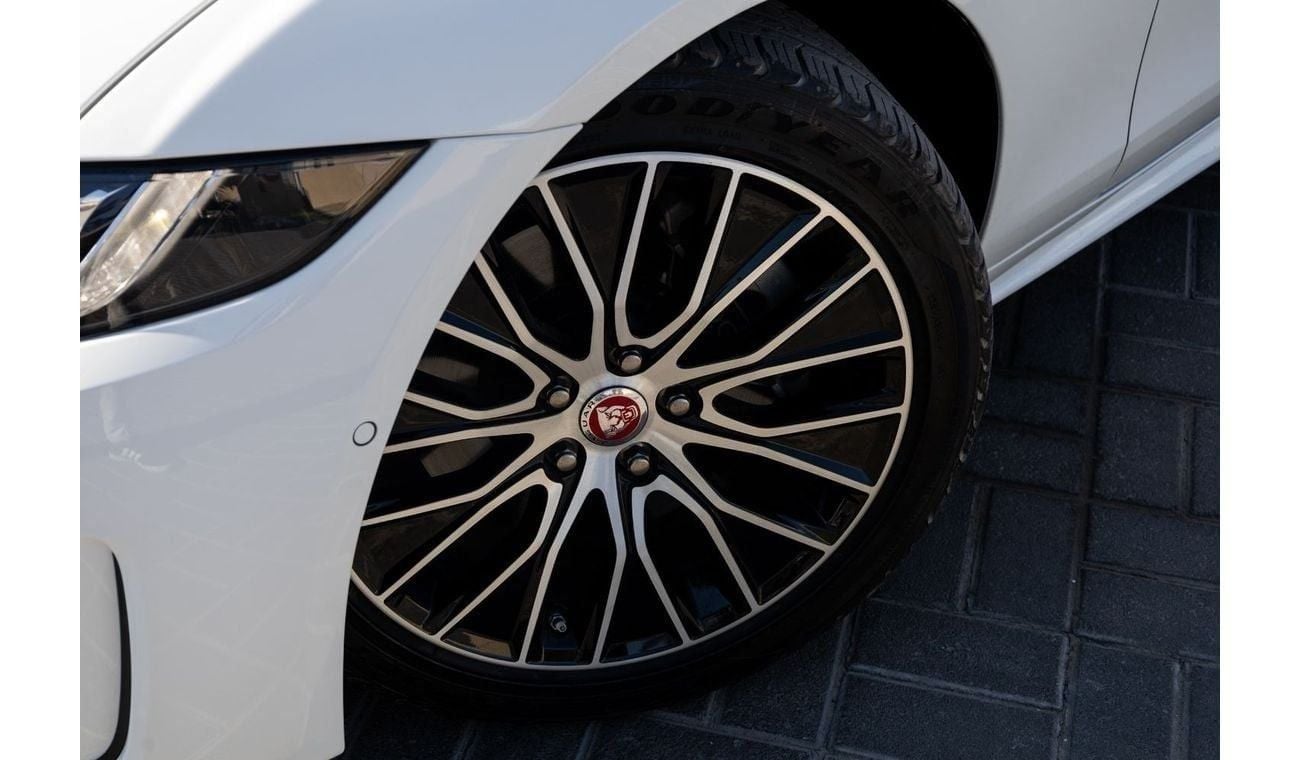 Jaguar XE R-Dynamic SE 2.0L (250 HP) Jaguar XE P250 R-Dynamic SE 2020 GCC under Agency Warranty with Flexible