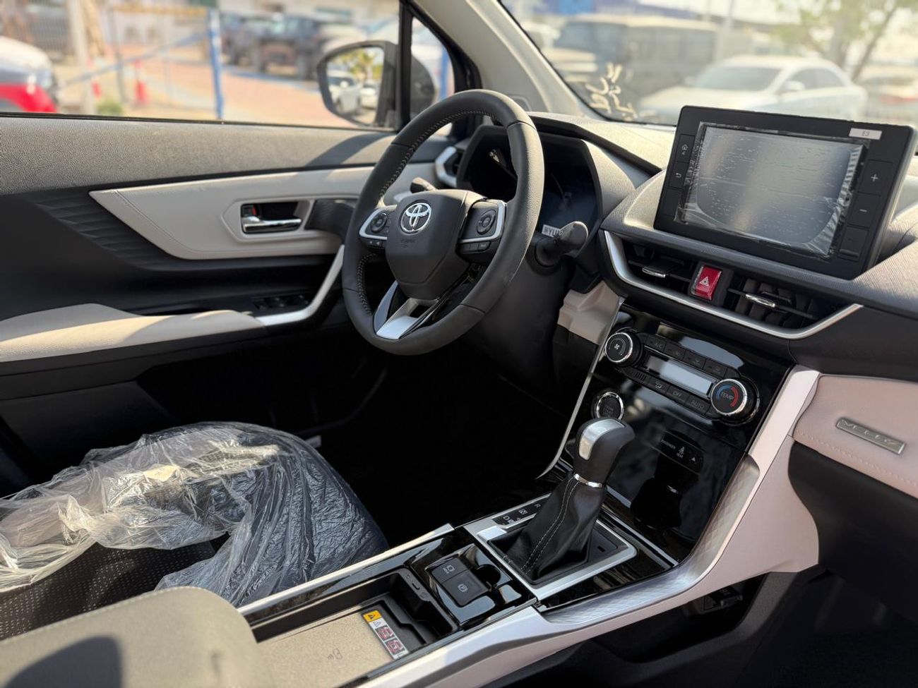 تويوتا فيلوز VELOZ - V Full Option 1.5L 4 Cylinders - 7 Seats 2025 Model