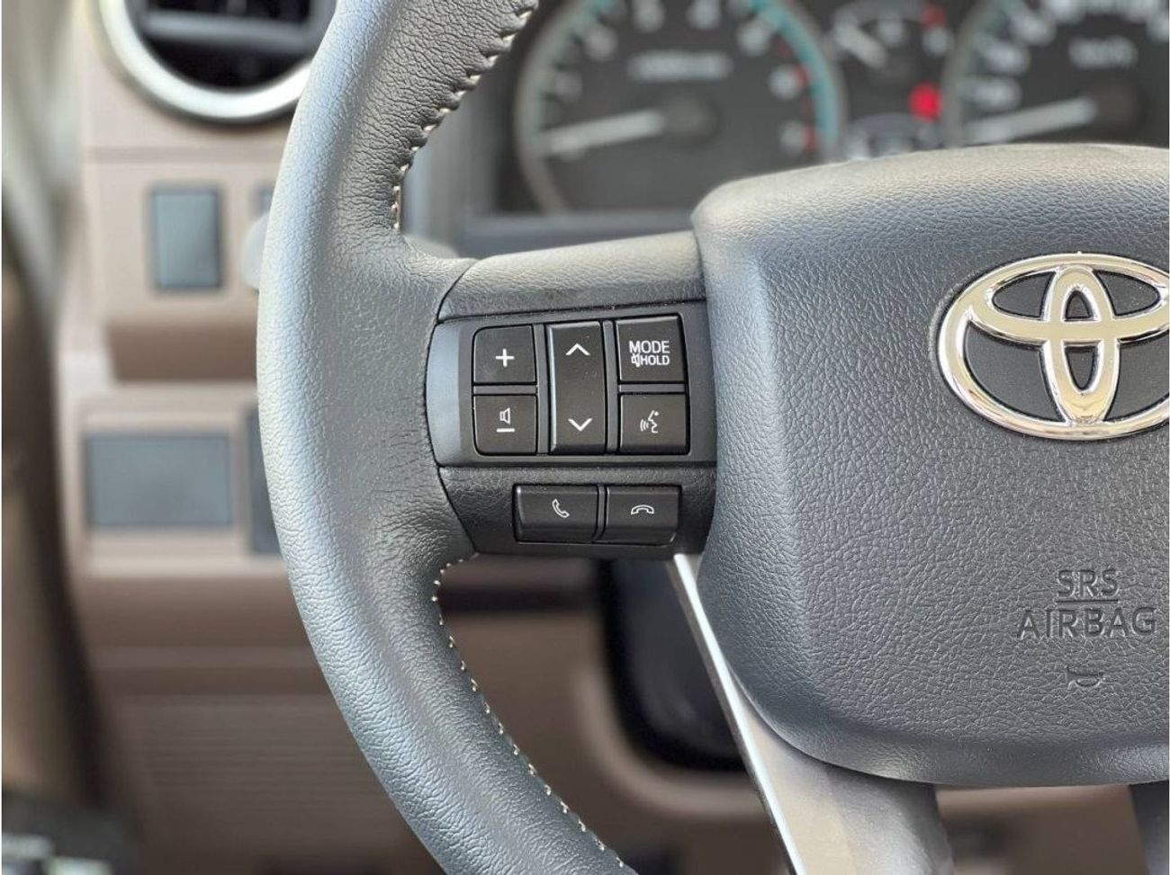 تويوتا لاند كروزر 70 LC76 4.0L PTR M/T // 2025 // HIGH OPTION WITH DVD & BACK CAMERA , POWER WINDOWS , COOL BOX // SPECIA